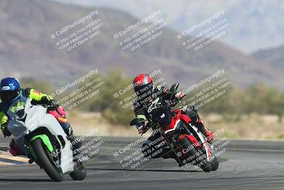 media/Oct-30-2025-Racers Edge (Thu) [[dabbdaf680]]/3-B Group/Session 2 (Turn 14)/